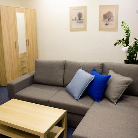 Blue Apartment In Beautiful English Style Garden With Atmosphere Прага Екстериор снимка