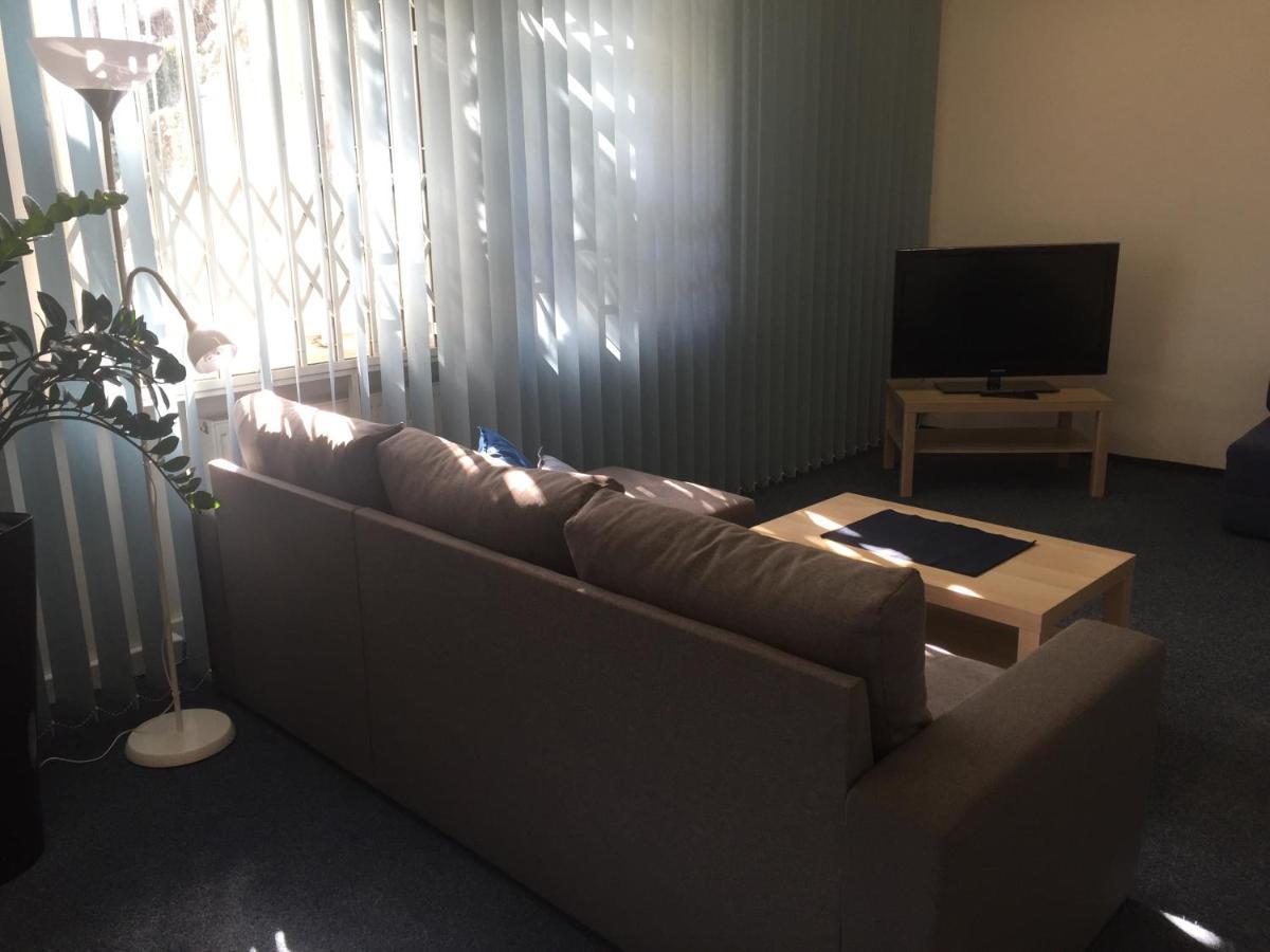 Blue Apartment In Beautiful English Style Garden With Atmosphere Прага Екстериор снимка