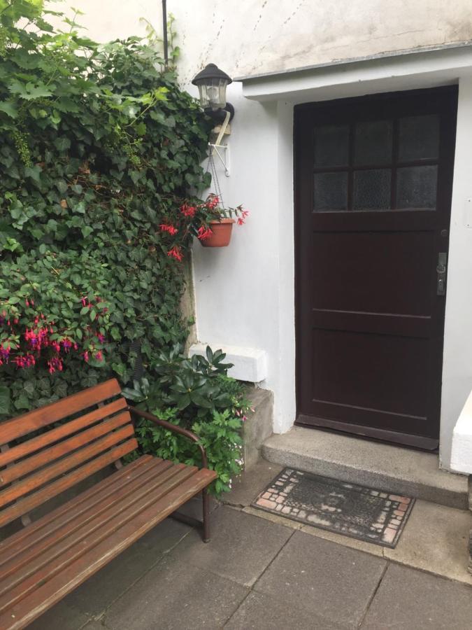 Blue Apartment In Beautiful English Style Garden With Atmosphere Прага Екстериор снимка
