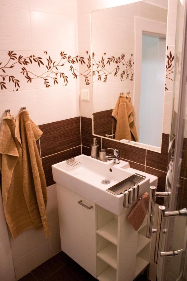 Blue Apartment In Beautiful English Style Garden With Atmosphere Прага Екстериор снимка