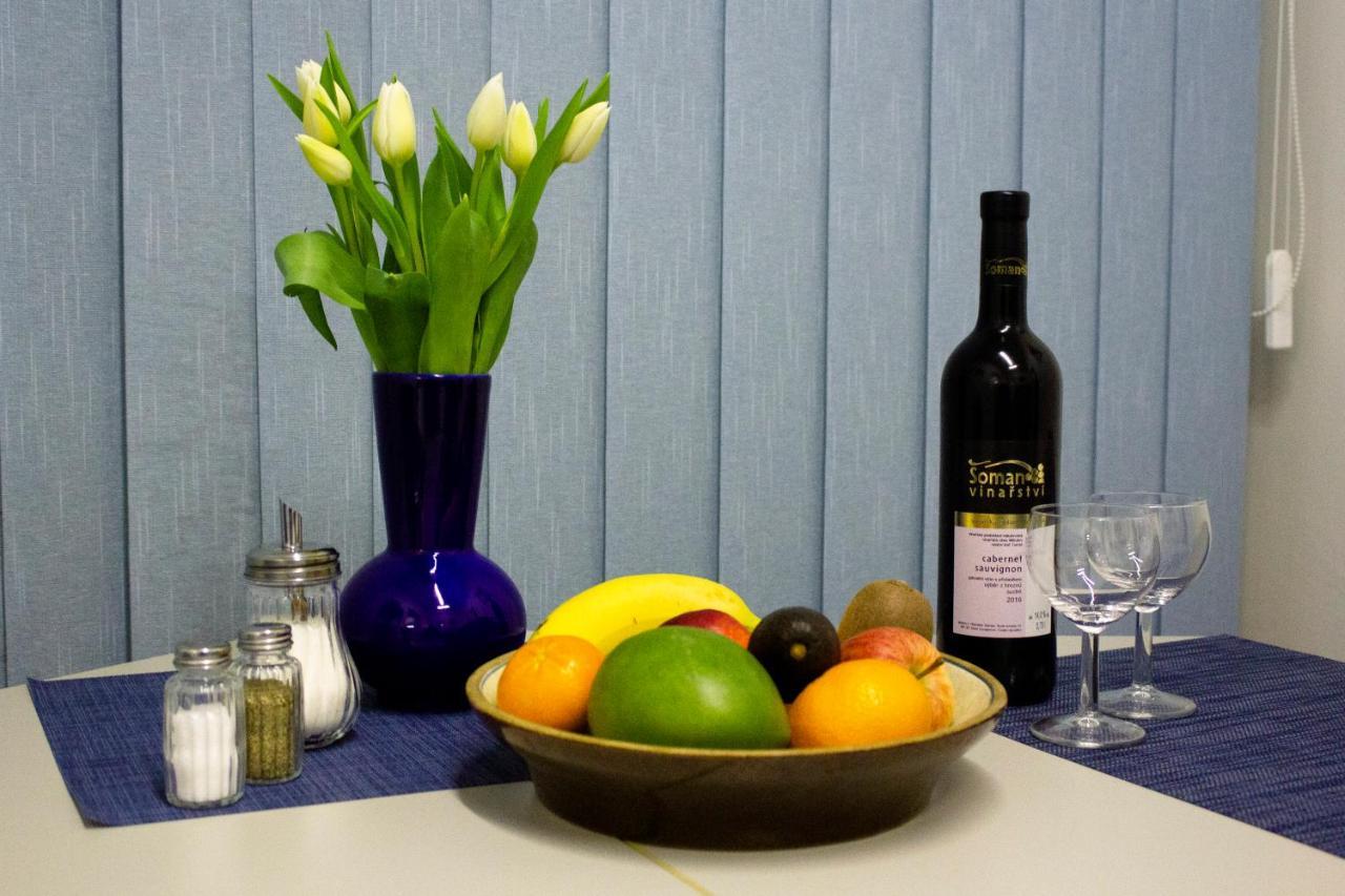 Blue Apartment In Beautiful English Style Garden With Atmosphere Прага Екстериор снимка