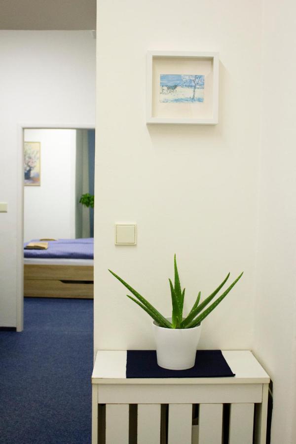 Blue Apartment In Beautiful English Style Garden With Atmosphere Прага Екстериор снимка