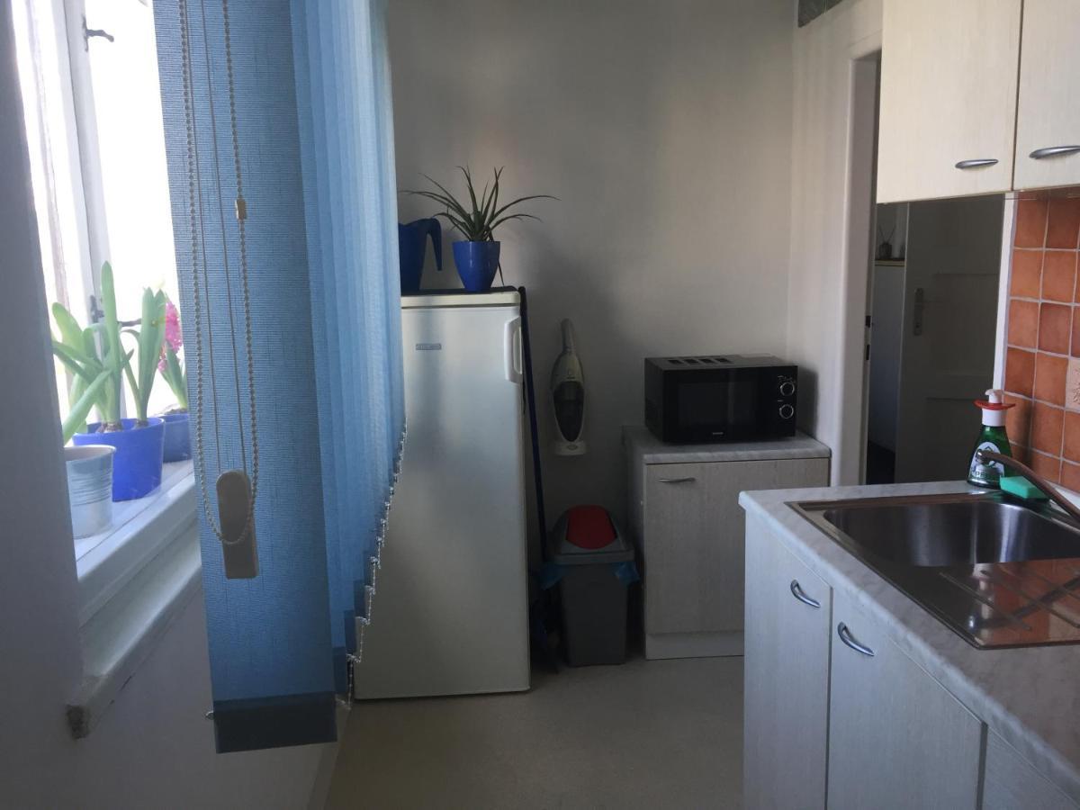 Blue Apartment In Beautiful English Style Garden With Atmosphere Прага Екстериор снимка