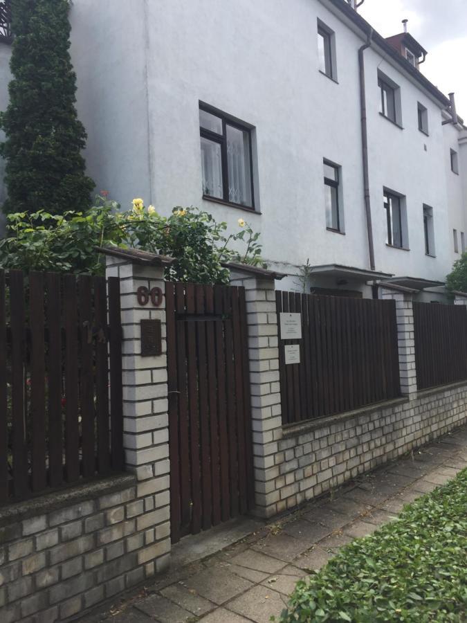 Blue Apartment In Beautiful English Style Garden With Atmosphere Прага Екстериор снимка